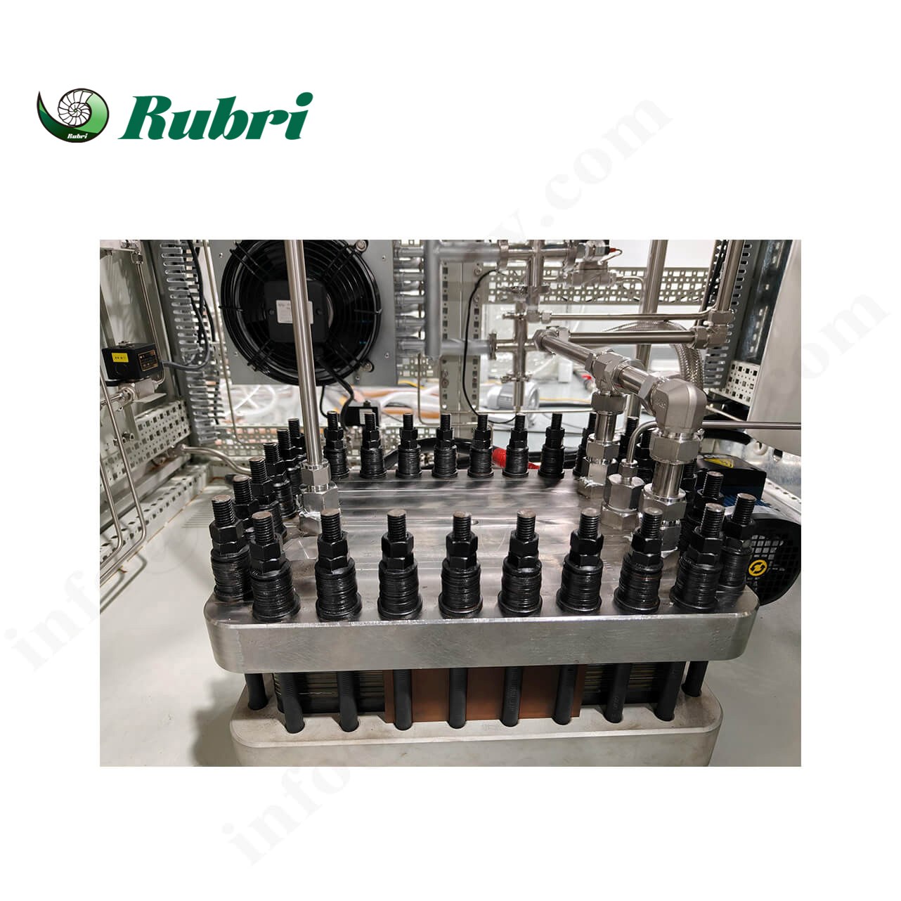 مصنع إنتاج مولدات الهيدروجين عالية النقاء 99.999% بتقنية PEM بقدرة 500 كيلو وات و100 نيوتن متر مكعب/ساعة